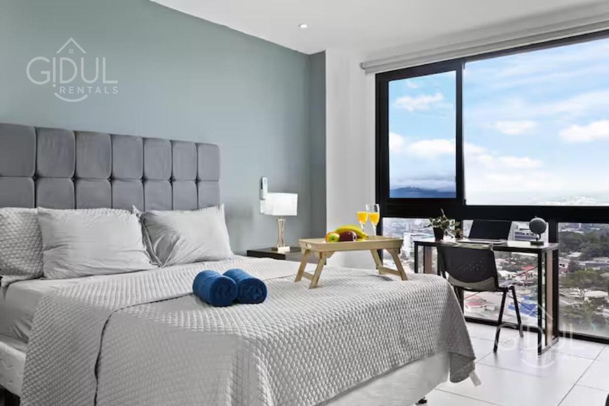 Apartamento Modern With Stunning And Mountain Views